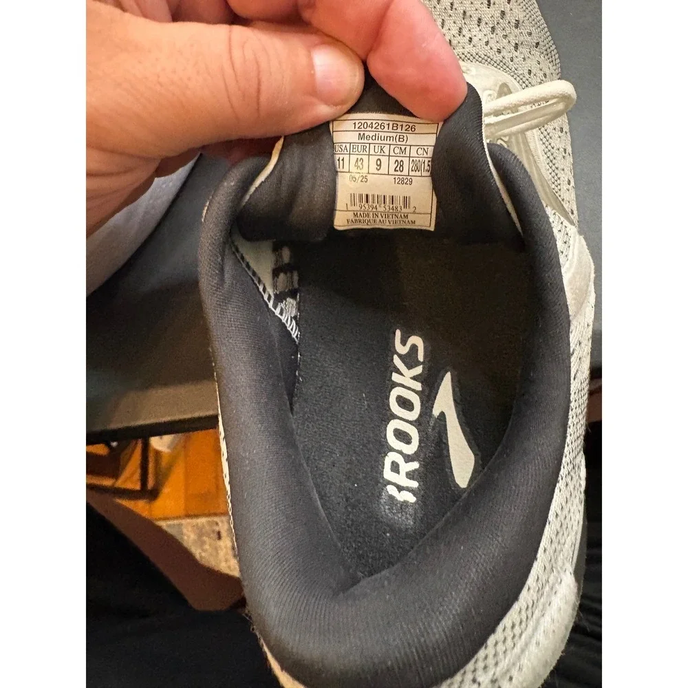 Brooks Adrenaline GTS 23 White Black Running Shoes 1204261B126 Womens 11